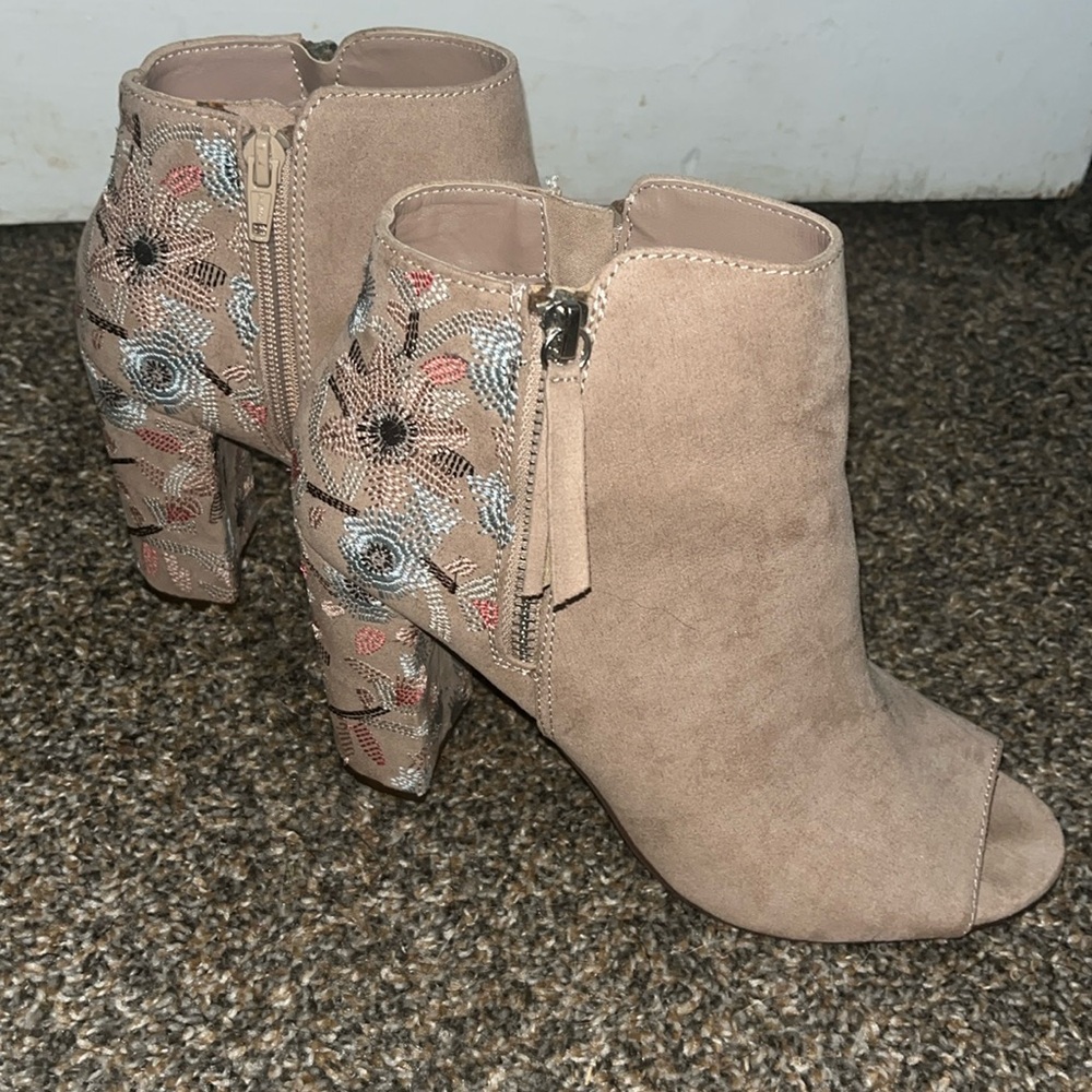 Open toed heels - Picture 1 of 4